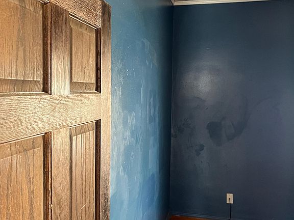 2nd image of 1907 Clarence Ave Unit 2