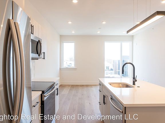 4th image of 1331 S Juniper St #302
