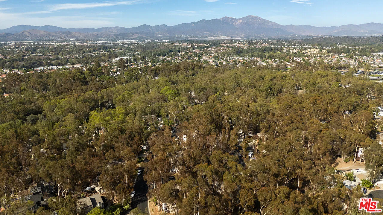 4 bed, 2.5 bath, 2467 sqft, $8,000 — Photo 4