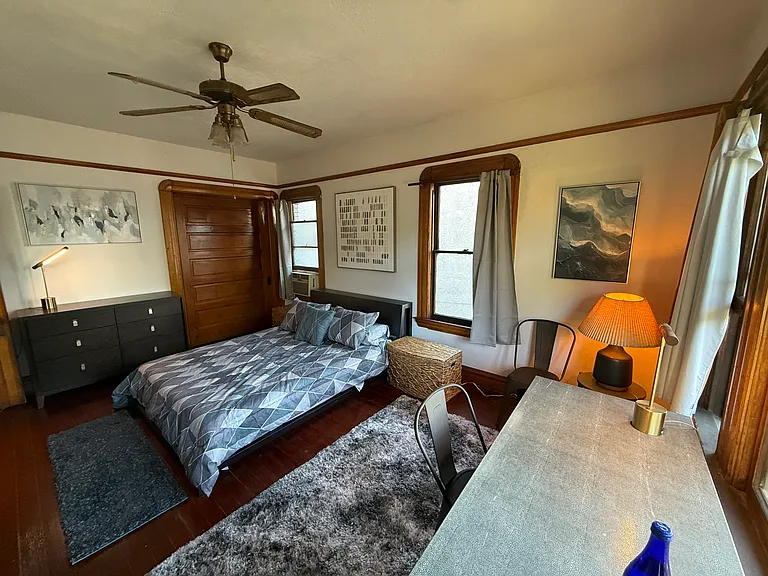 826 S Burlington Ave #10 — Photo 5