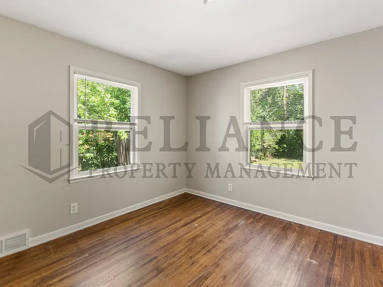 1122 S Quentin St — Photo 13