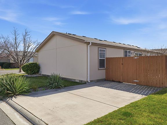 4th image of 1609 Lantana Ave