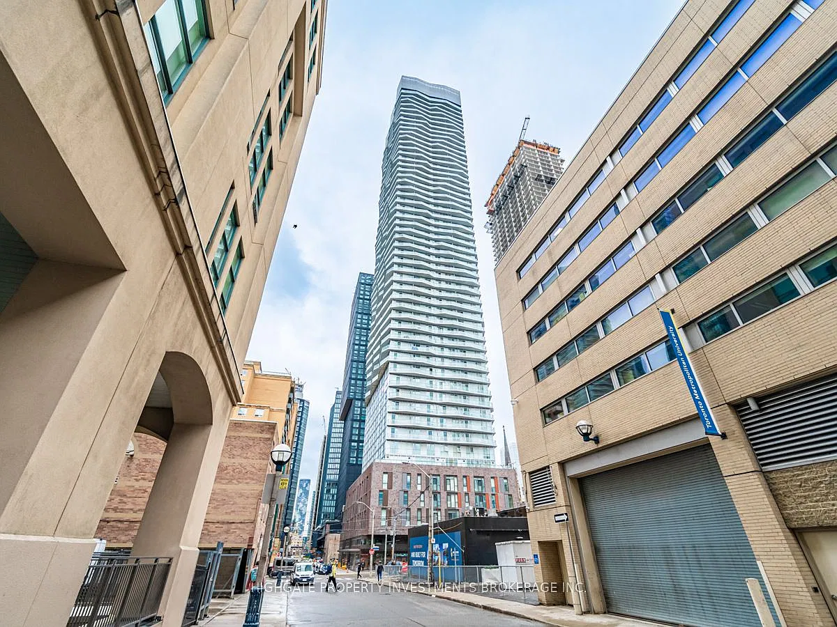 3 bed, $3,799 — Photo 1