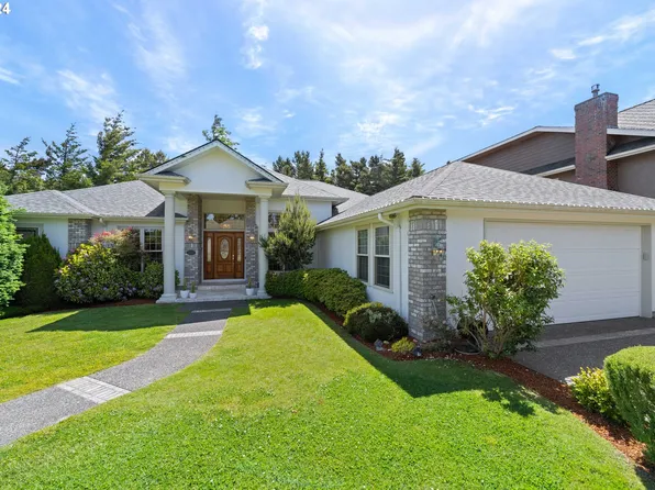 2155 Hayes St, North Bend, OR 97459