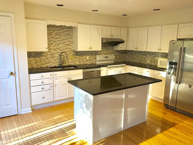 139 Morewood Ave #C — Photo 3