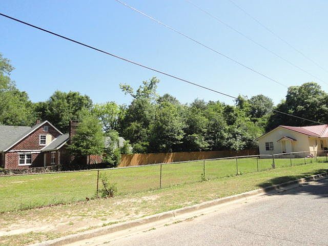 2nd image of 211 W Bowers Ave