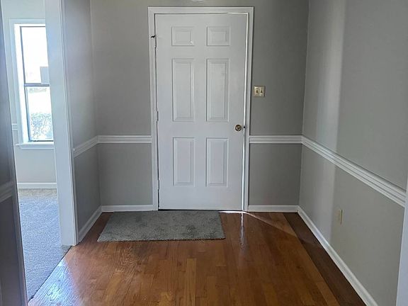 2nd image of 511 W Jeff Davis Ave