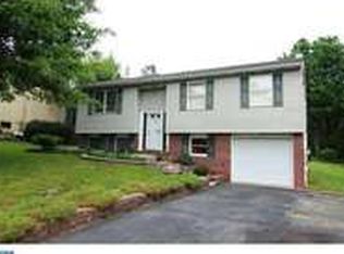 1040 Edgewood Dr, Stowe, PA 19464