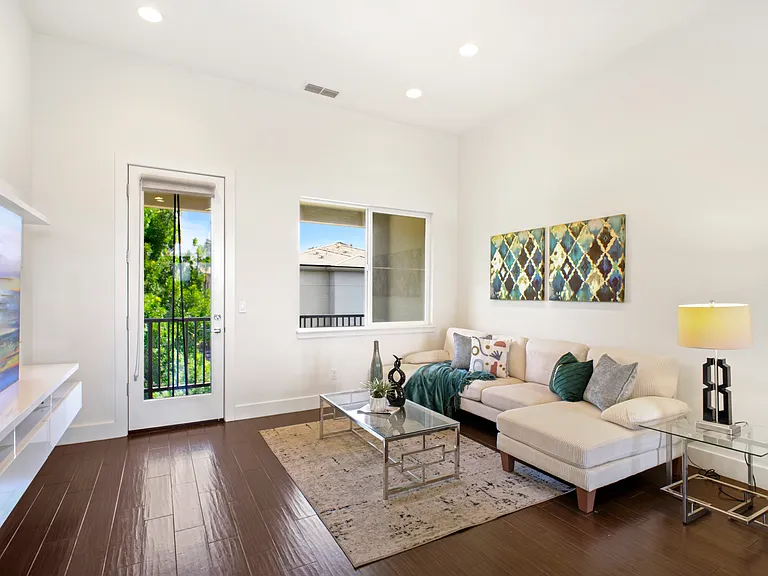 1336 N Capitol Ave #6 — Photo 3