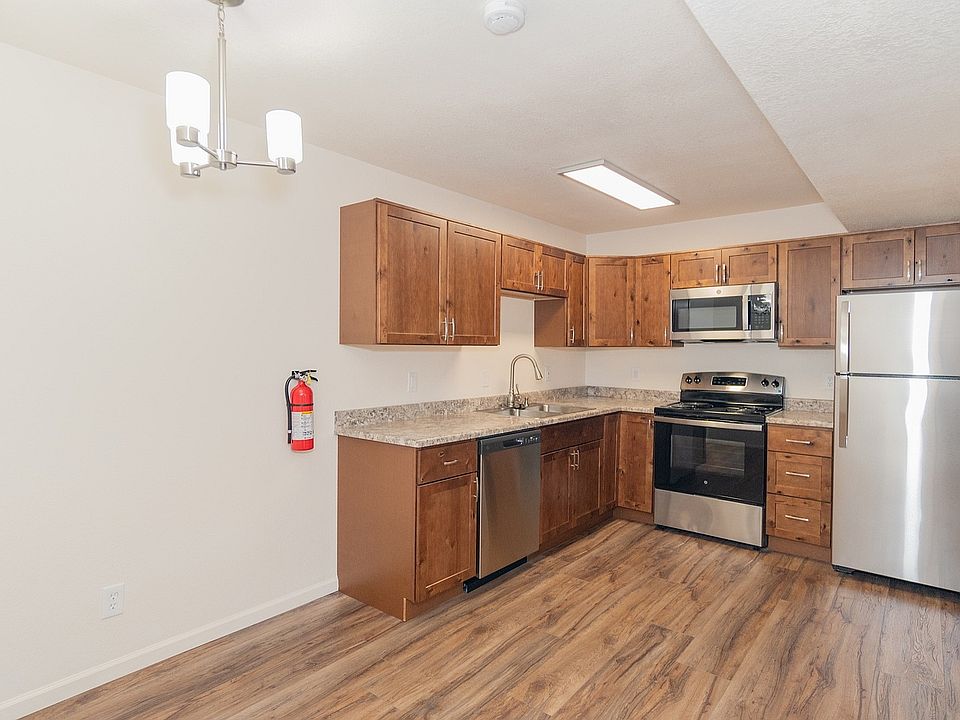 Dining & Kitchen Area