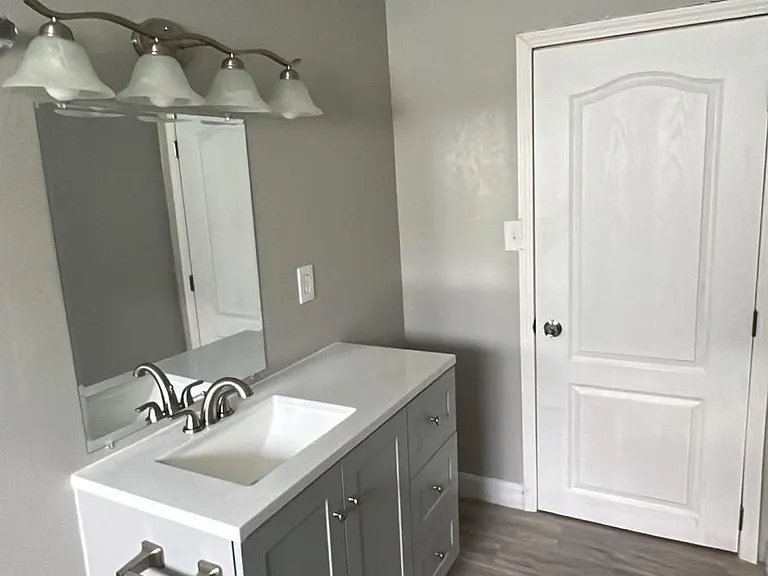 220 Adams St — Photo 7