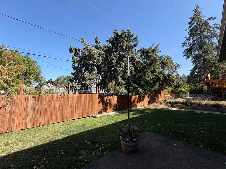 2735 Almaden St — Photo 26