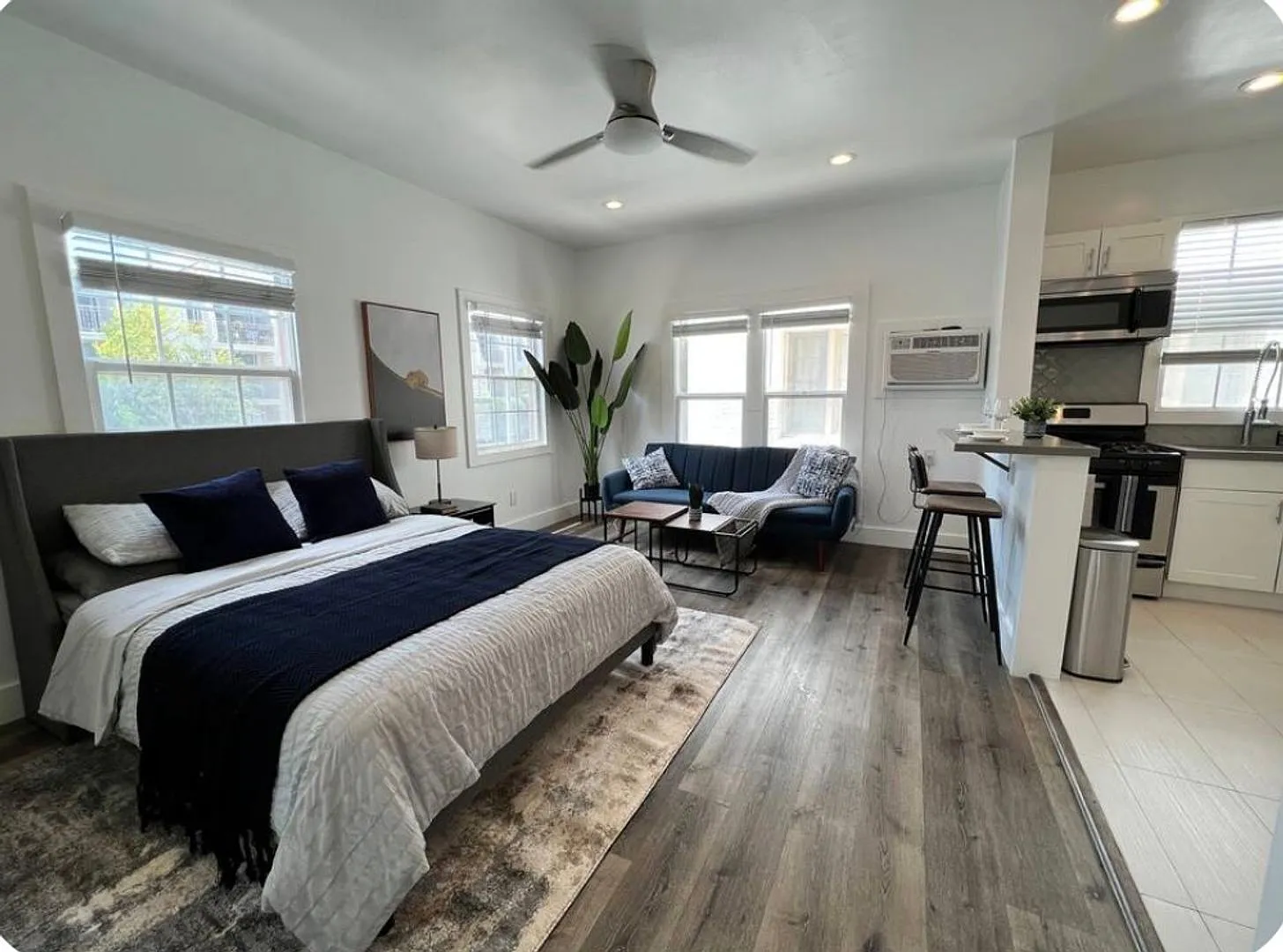 660 S. Cloverdale Ave. — Photo 2