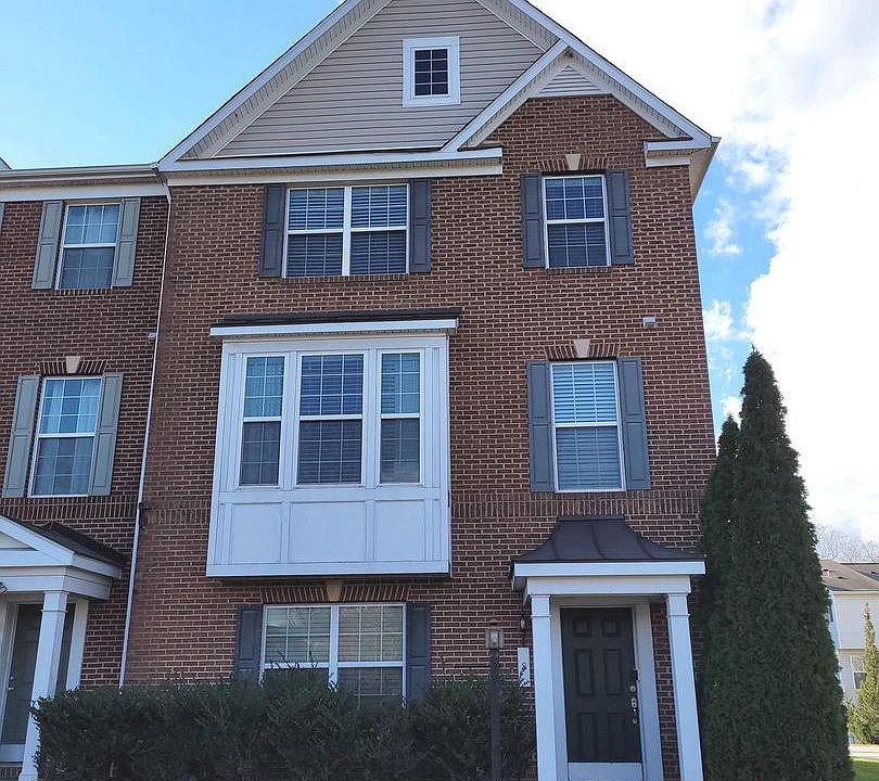 1st image of 8 Cindy Ln
