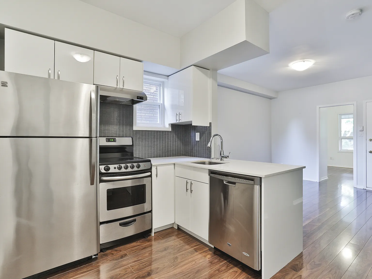 49 Hazelwood Ave — Photo 1