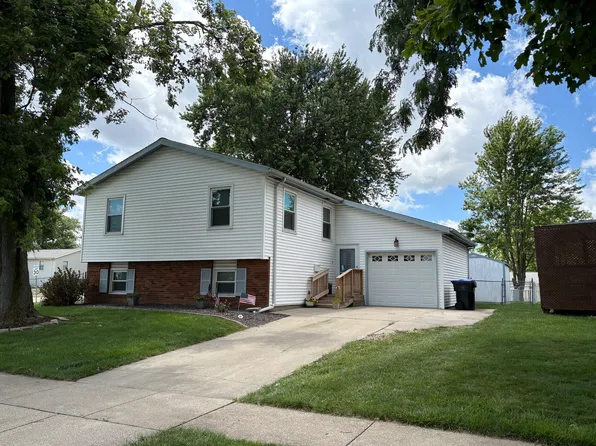 1402 N Hershey Rd, Bloomington, IL 61704