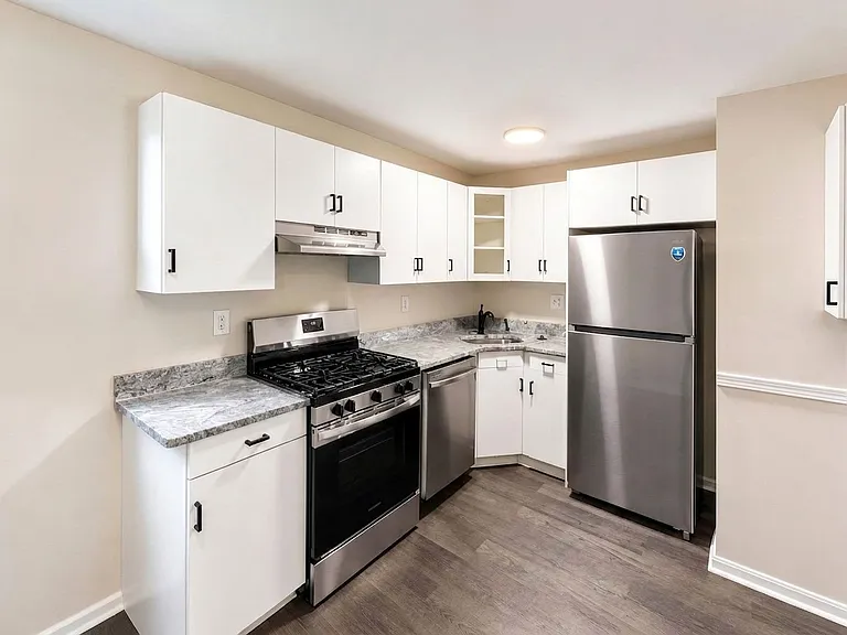 645 W Lowell Ave — Photo 4