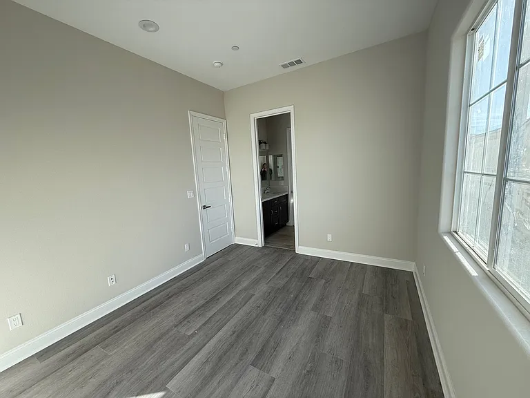 13561 Magnolia Way — Photo 7
