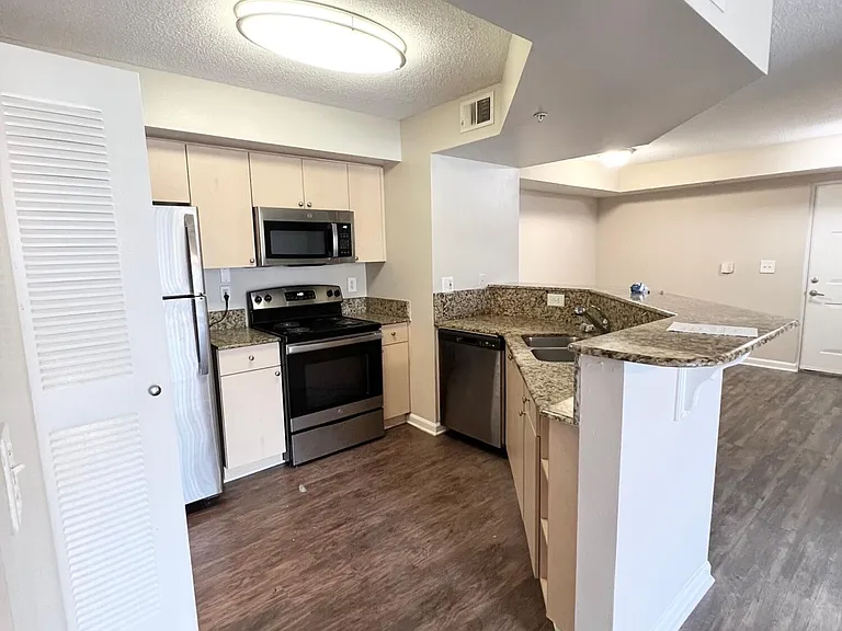 3663 NW Adriatic Ln — Photo 4
