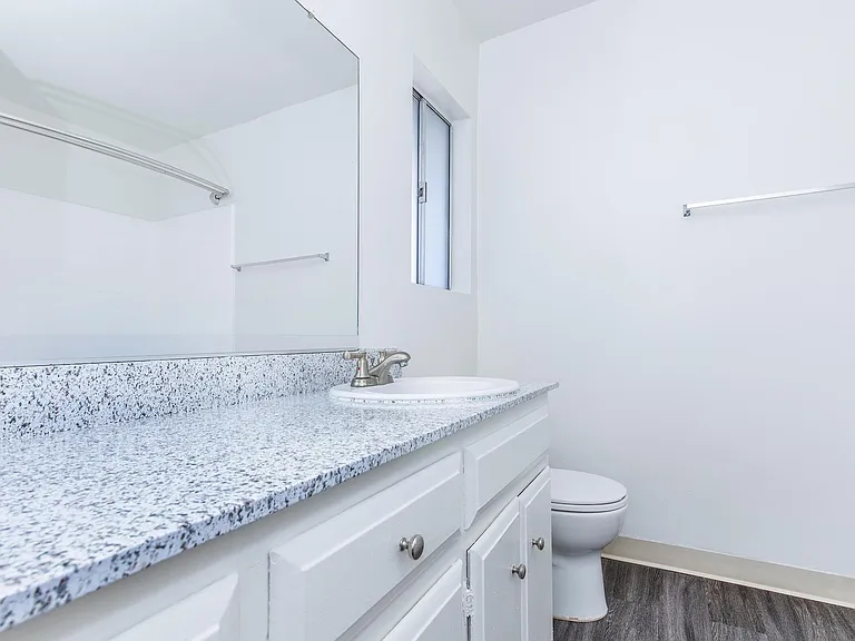 Buena La Vista Apartment Homes — Photo 45
