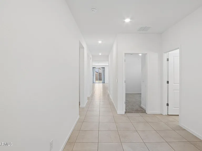 25293 W Wayland Dr — Photo 3