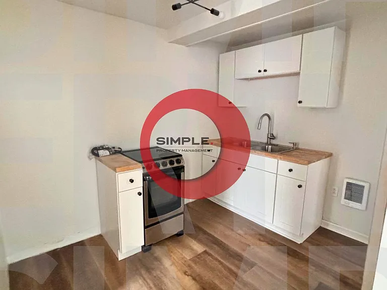 121 S 12th St #B — Photo 2