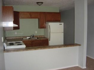 110 Park View Ct APT 5, Pekin, IL 61554