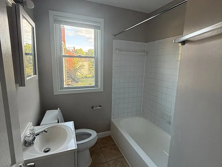 451 Burbank St SE — Photo 6