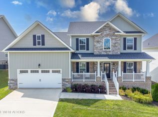 102 Chaseberry Rd, Oak Ridge, TN 37830