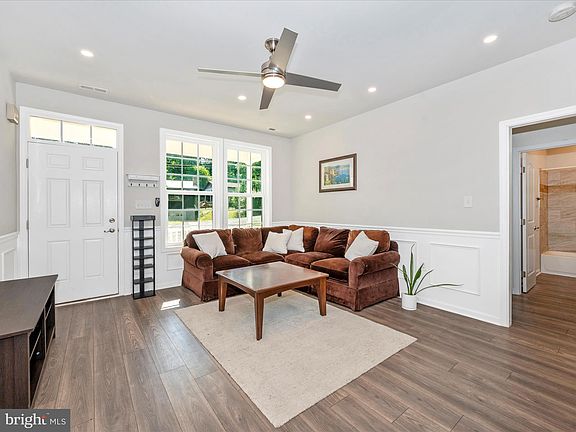 2nd image of 193 Scarlet Oak Dr