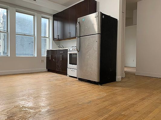 1st image of 301 Quincy St APT 3