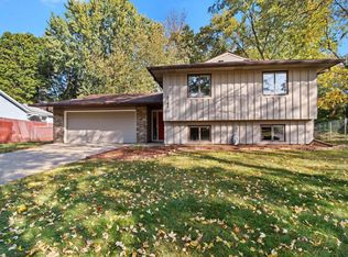 2364 Driftwood Ln, Stillwater, MN 55082