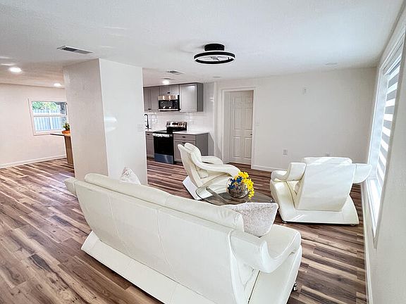 3rd image of 200 N Devane St