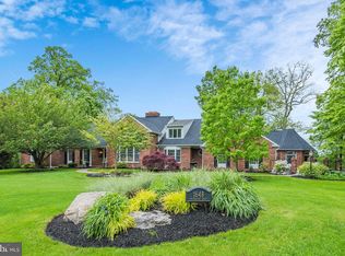1648 Woodhaven Dr, Hummelstown, PA 17036