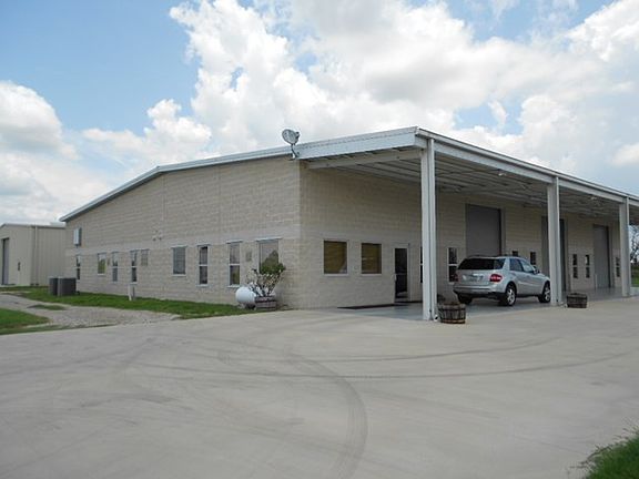 3rd image of 7914 S State Highway 16