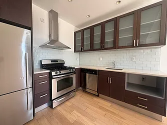 31-01 Vernon Boulevard
