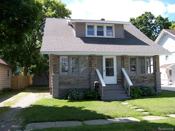 1518 Carleton St, Port Huron, MI 48060