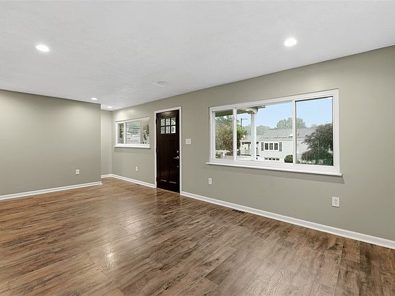 5th image of 2114 Meadow Ln