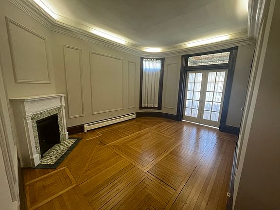 5th image of 827 W Wayne St APT 1