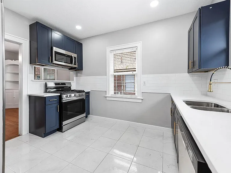 2509 Arbor St — Photo 11