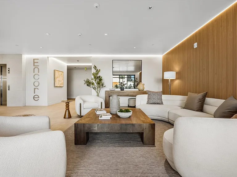 401 W Grand Ave #202 — Photo 41