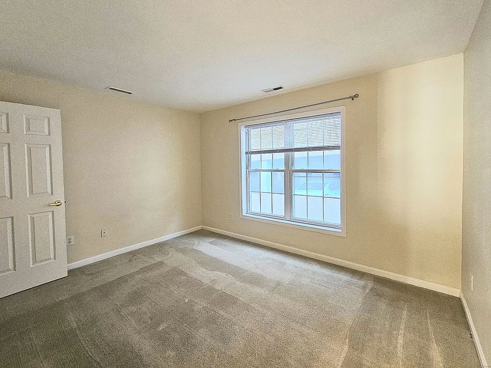 1st image of 19 Lindale St