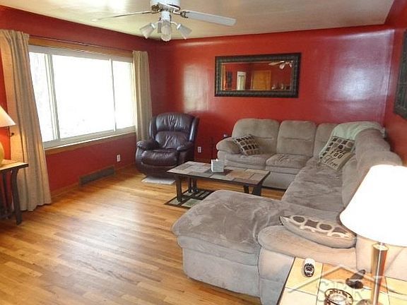 3rd image of 3175 Edward Pl