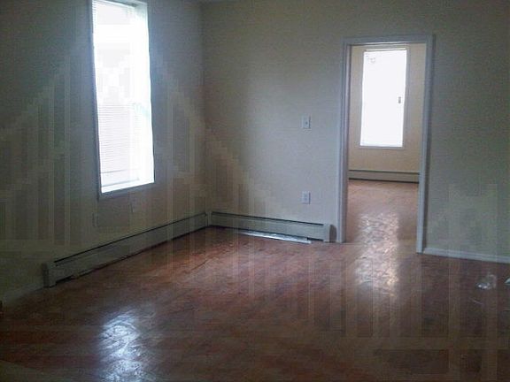 4th image of 951 College Ave