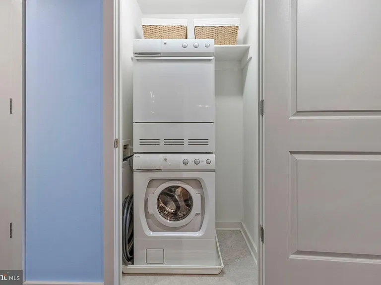 1025 1st St SE #907 — Photo 15