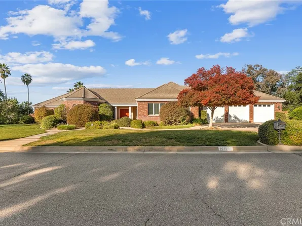 1911 Country Club Dr, Redlands, CA 92373