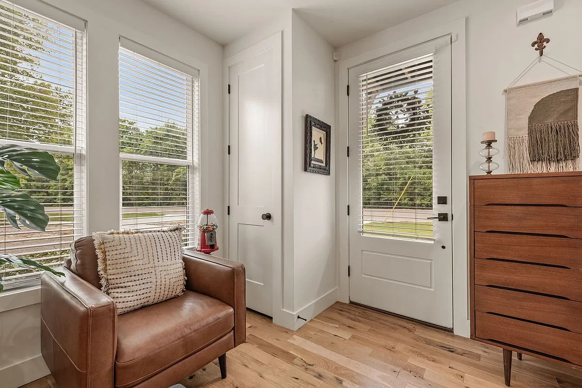 4 bed, 3.5 bath, 2326 sqft, $3,150 — Photo 4