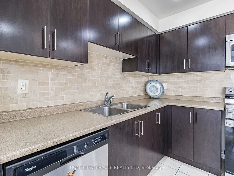 229 Remembrance Rd — Photo 11