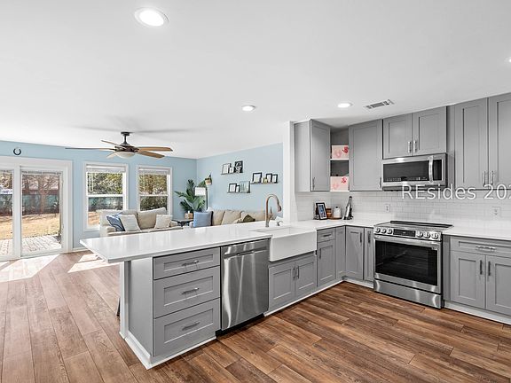 3rd image of 61 Mary Elizabeth Dr