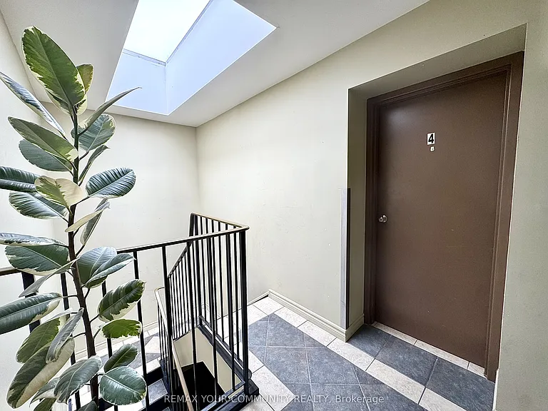 2415 Dundas St W #3 — Photo 14